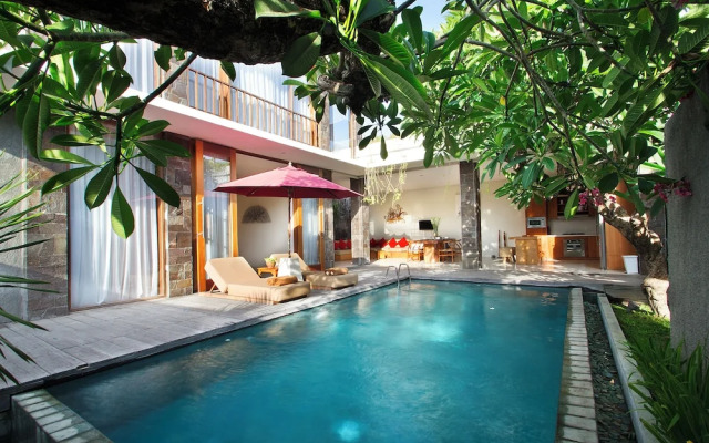 Stunning 2 Br Pool Villa With Rooftop In Seminyak