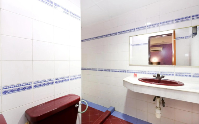 Super OYO 473 Comfort Hotel 2