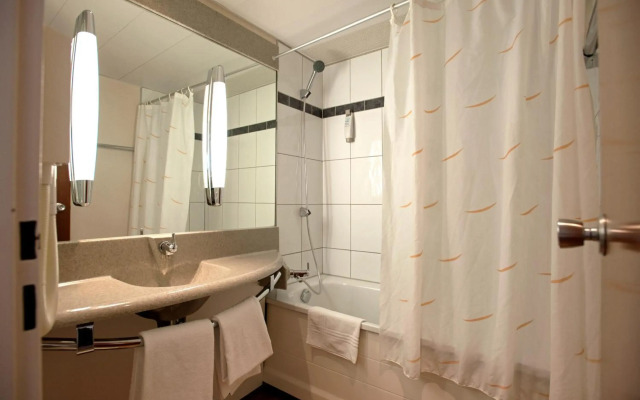 Ibis 3 Lacs Neuchatel Hotel