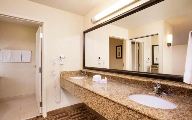 Courtyard by Marriott Boston Natick