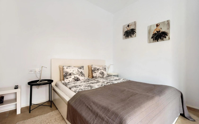 Fantastico 4 - With Large Private Terrace, Free Parking, air Conditioning, BBQ