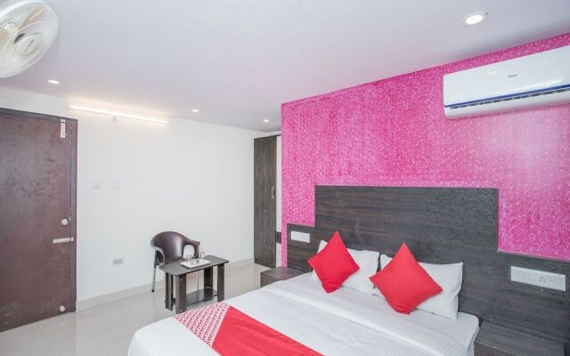 OYO 13594 Mathrushree Residency