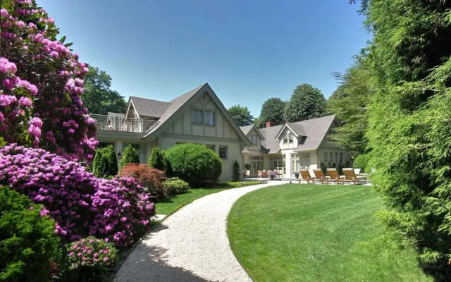 The Baker House 1650