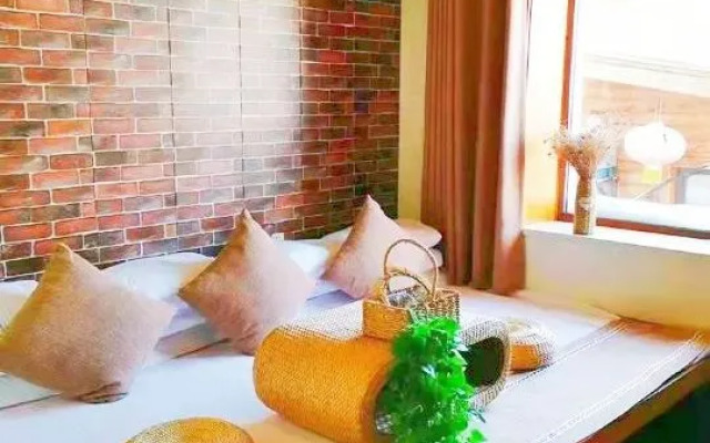 Xuexiang Lanxinmeng Movie Theme Hotel (Xueyun Street)