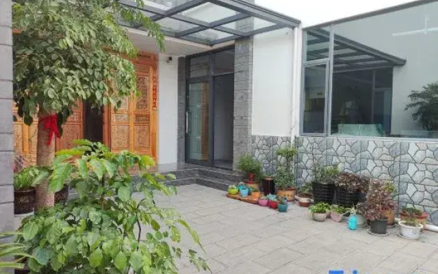 Yunman Courtyard
