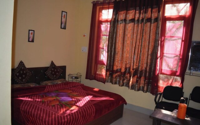 Goroomgo Nice One Palace Srinagar