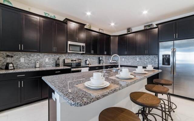 # 4725 Kings Castle Circle