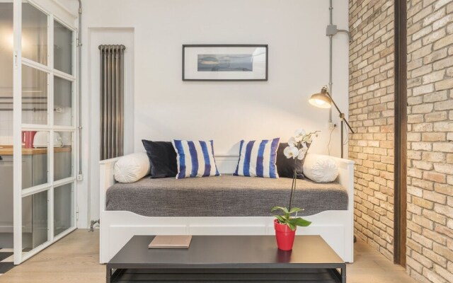 Cosy Modern Studio Flat Close to Metro Piramide