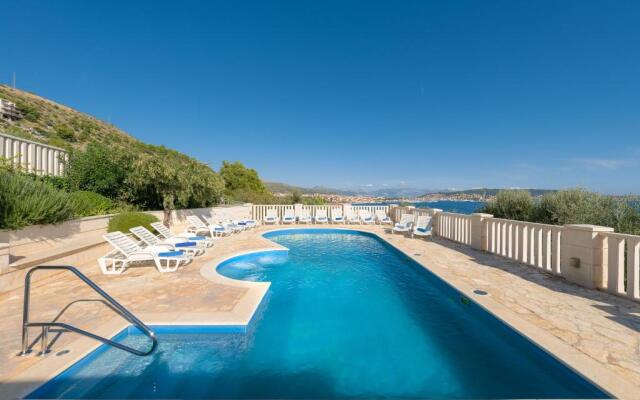 Residence Villa Irena Apartments