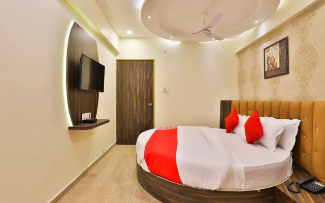 OYO 19501 Hotel Silver Palace