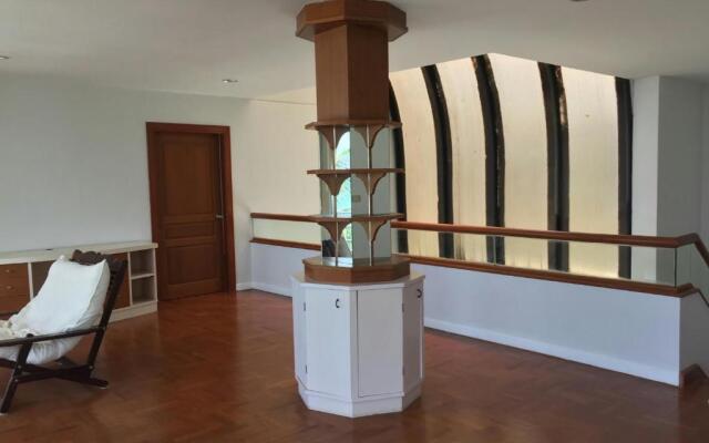 Private Beach Front 5 Bedrooms House