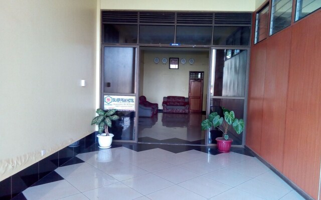 Silver Peak Hotel Lira Ltd