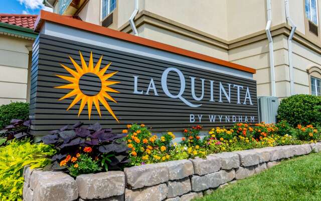 La Quinta Inn & Suites by Wyndham Bentonville