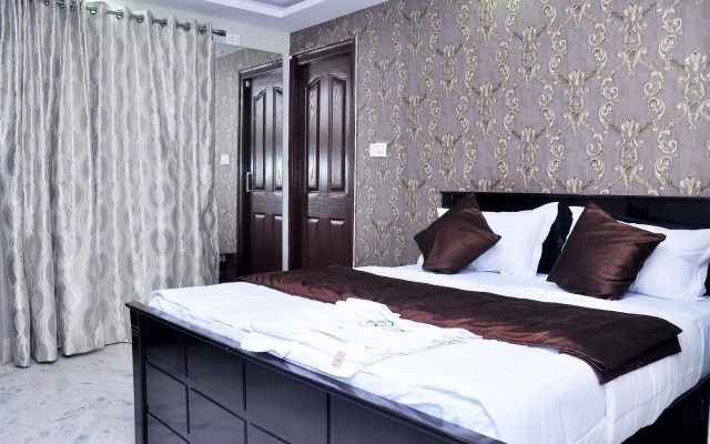 Capital O 2323 Royal Executive Inn