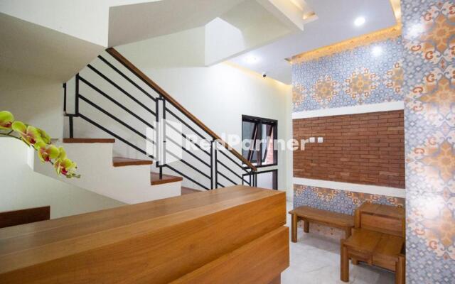 Balmoral House Redpartner Near Ambarukmo Plaza Mall Yogyakarta