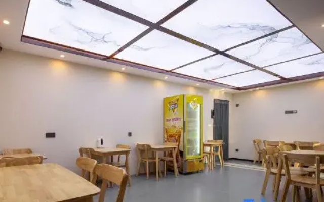 Wang Family No. 8 Courtyard Homestay (Wang Family Courtyard Ticket Office)