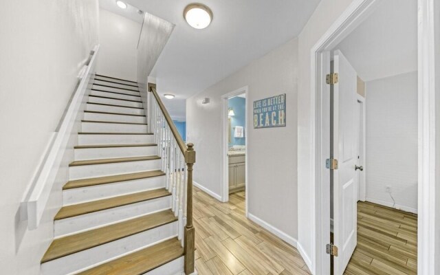 Lakefront 226 3 Bedroom Condo by Redawning