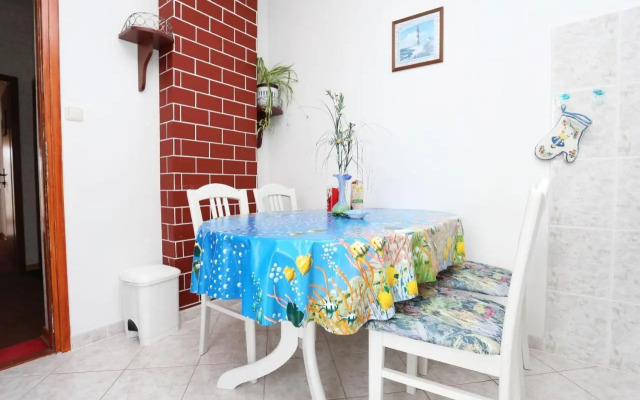 Apartments by the sea Vinisce, Trogir - 10241