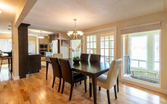 LUXURIOUS 5,500 sqft Home: 5 Br/5 Ba | PRIVATE Pool & Hot Tub | STEPS to Beach