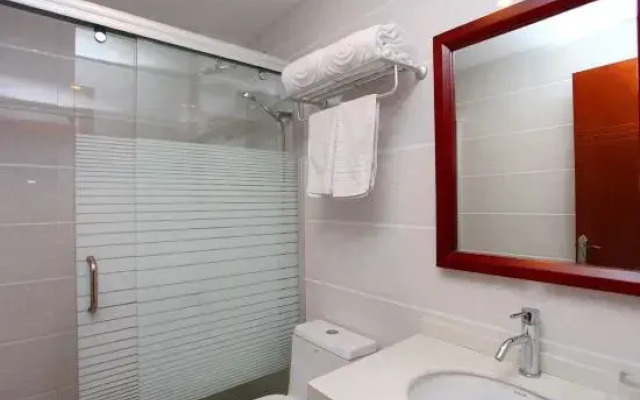 Guannan Guocheng Holiday Hotel