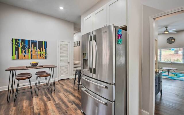 Atlanta Retreat w/ Deck in Greenbriar Area!