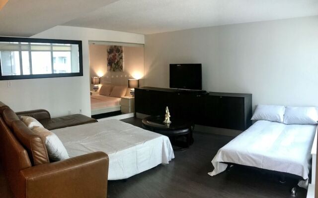 CN Tower View Design apart 3BD-2BA DT
