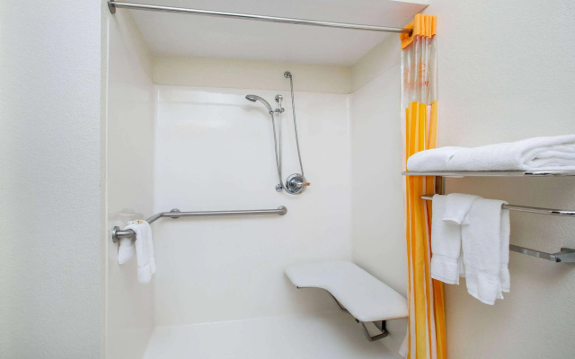 La Quinta Inn & Suites by Wyndham Tulare