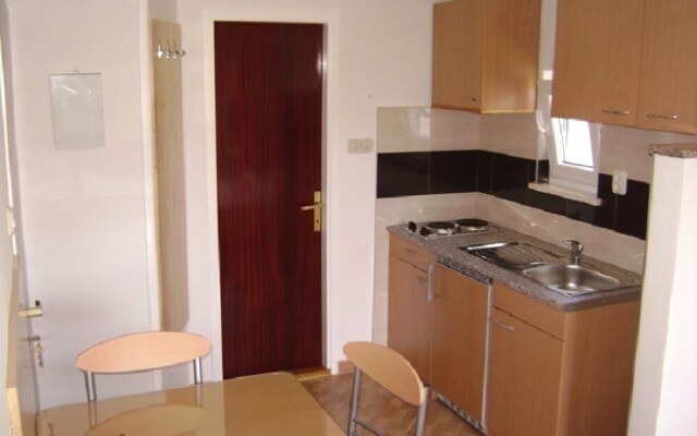 Apartments Tomi Sućuraj
