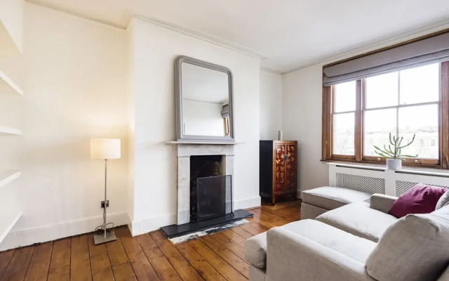 Panoramic Hammersmith Home Near The River Thames