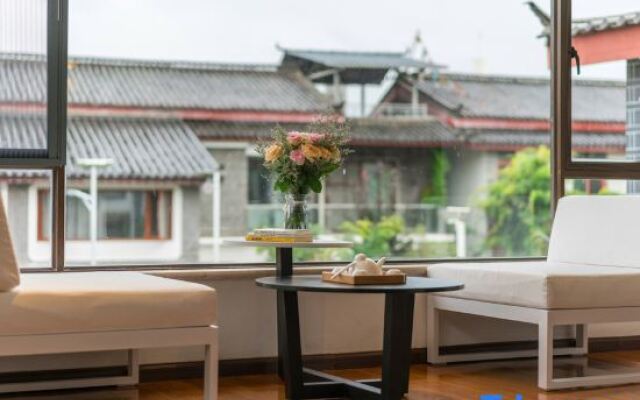 Lijiang Xiangyu Light Luxury Snow Mountain Holiday Villa