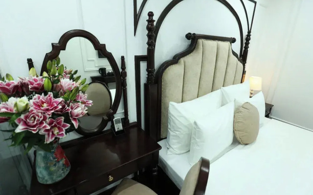 Royal Hotel Me Tri Ha