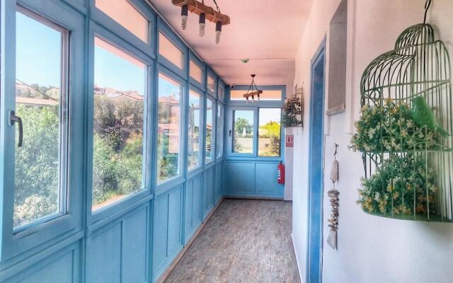 Lapis Port Surf Hotel