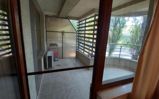 Mamaia Miraj E1