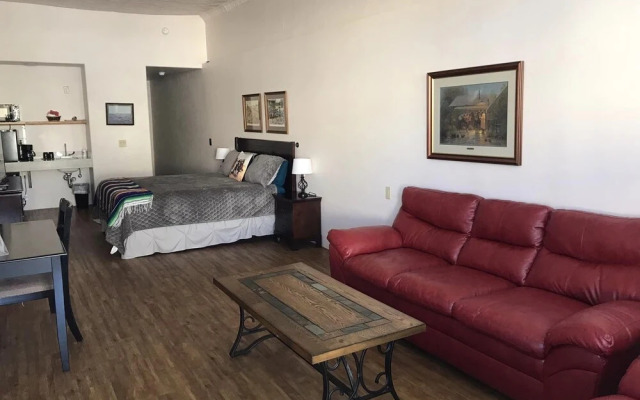 Katie's Cozy Suites