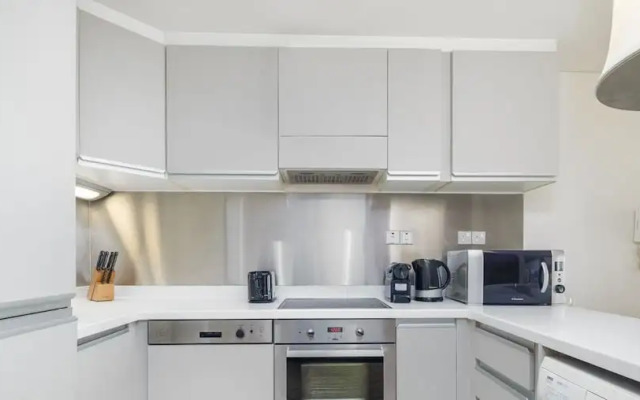 LUX  The EMAAR Fashion Avenue Studio 2