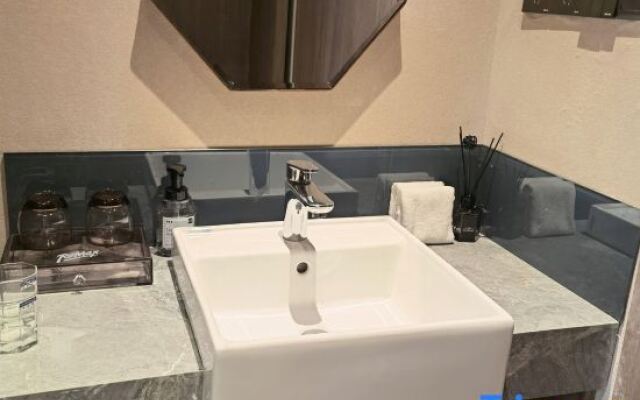 ReMAX E-sports Hotel (Ningbo Railway Station Nantang Old Street)