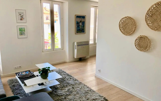 Bright & modern apartment in the heart of Antibes