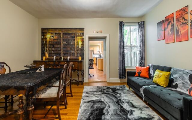 Cozy Houses in Downtown Toronto by GLOBALSTAY