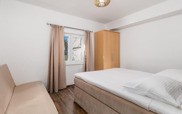 Amazing Apartment in Cres With 1 Bedrooms and Wifi