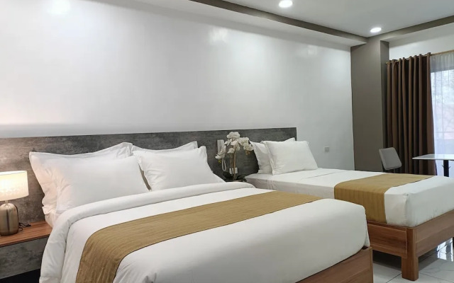 Rosh Hotel