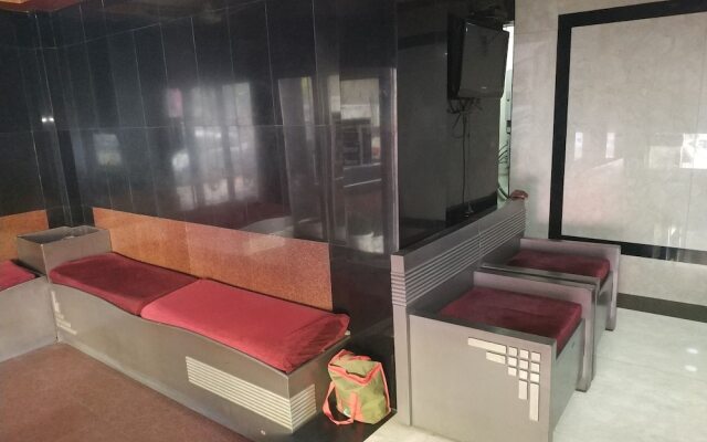 Iroomz Hotel Adhikar