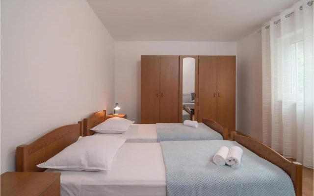 Three-Bedroom Apartment in Dugi Rat