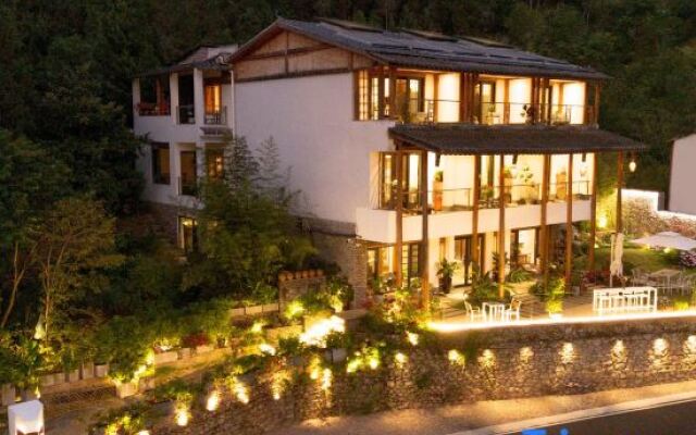Xingyi Wanfenglin Ruhuazaoye Homestay (Baguatian Observation Deck)