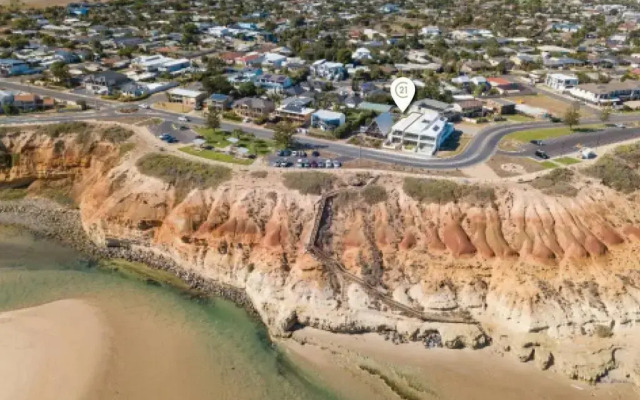 Meander ~ Dreamy Abode with Unrivaled Views