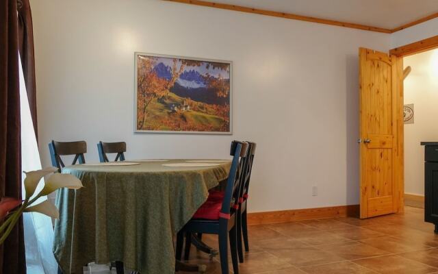 Beautiful Log Chalet Near Fernie, BC