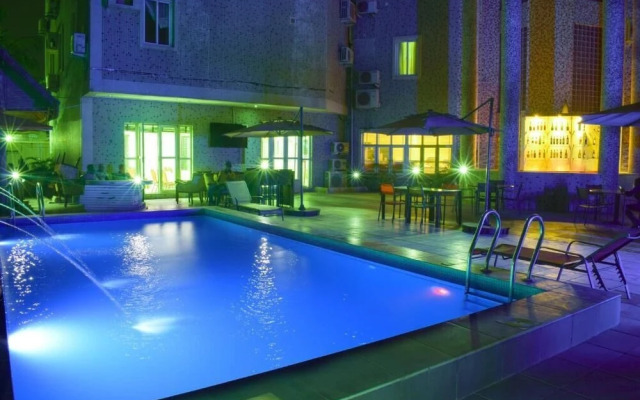 Silver Towers Hotel