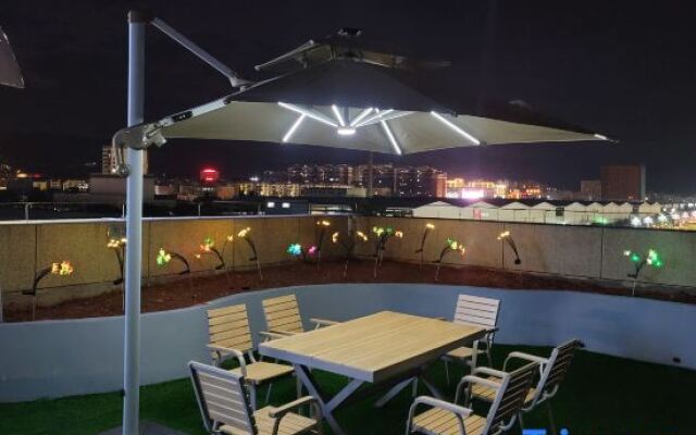 Meige Hotel (Red River Maitreya)