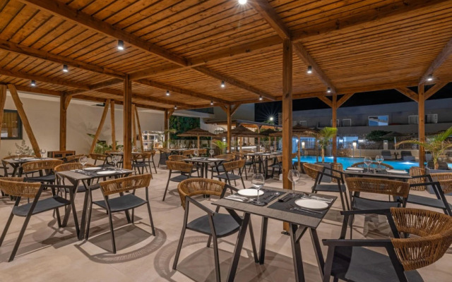 Cabana White Boutique Hotel & Suites