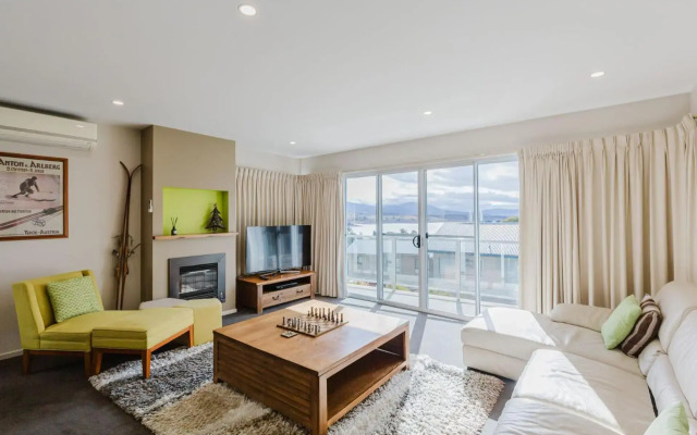 Grevillea 1/12 Poly Cow Lane