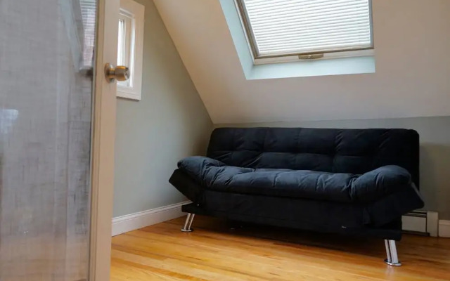 3-Level Bucktown Home - Amazing Outdoors & Parking